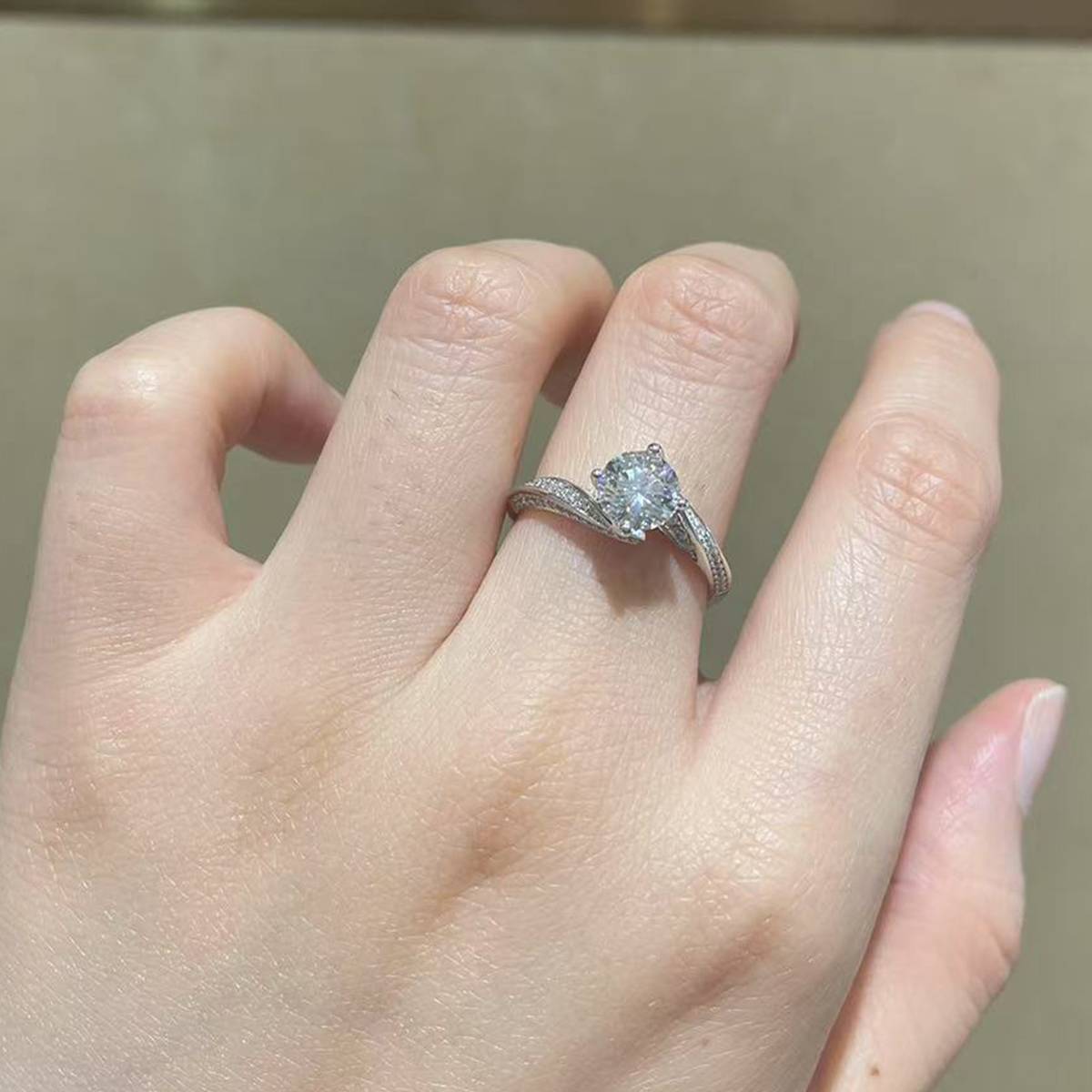 Twisted Arm Four Claw Women's Ring S925 Silver Plated Platinum Customized Selection Main Stone Moissanite Diamond 1.0ct/Secondary Stone High Carbon Diamond